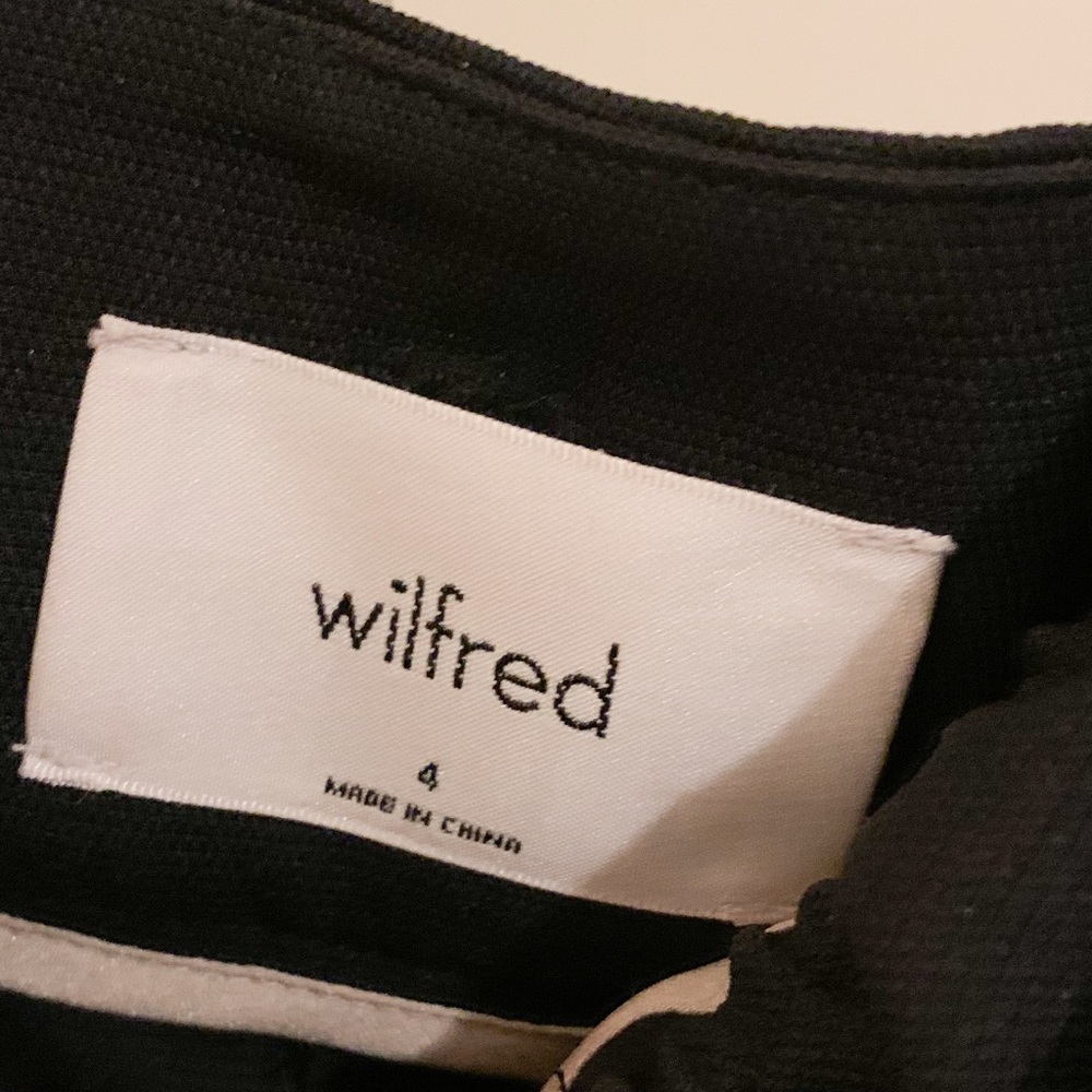 Aritzia Paper Bag Shorts. - Picture 5 of 7